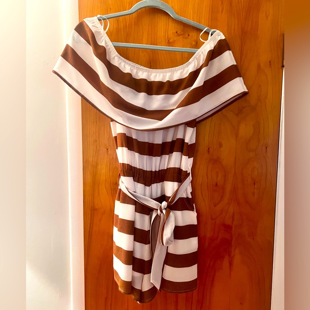 Off the shoulder romper. Size M, true to size